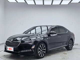 2023 Skoda Superb III Рестайлинг, чёрный, 1849000 рублей, вид 1
