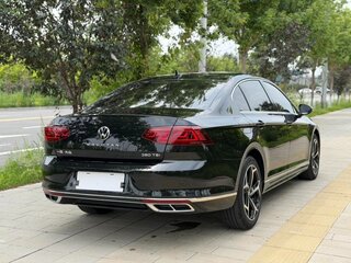 2023 Volkswagen Magotan B8 Рестайлинг, чёрный, 1450000 рублей, вид 4