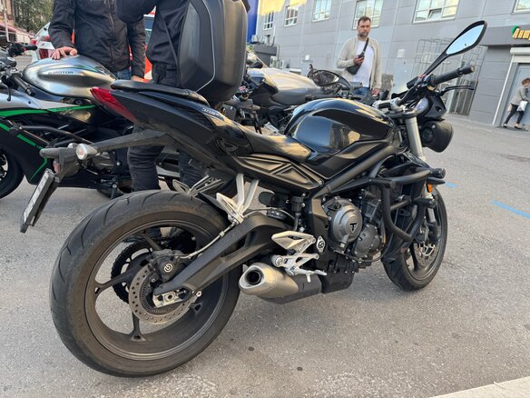 2017 Triumph Street Triple, чёрный, 599999 рублей - вид 2