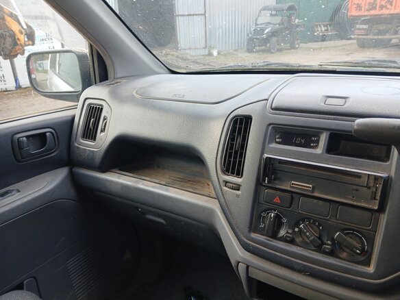 2002 Mitsubishi Dingo I Рестайлинг, серебристый - вид 2