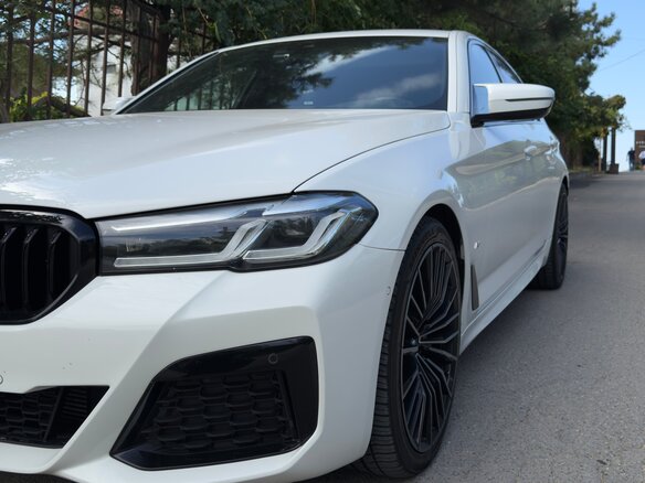 2020 BMW 5 серии 520d xDrive VII (G30/G31/G38) Рестайлинг, белый, 3699000 рублей - вид 6