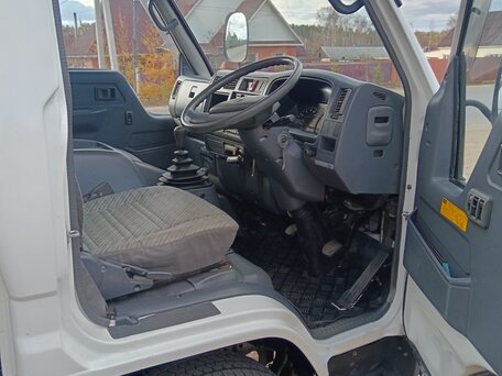 1995 Toyota Toyoace, белый, 2750000 рублей, вид 4