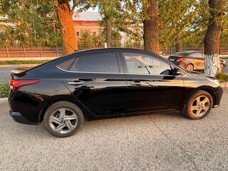 2020 Hyundai Solaris II Рестайлинг, чёрный, 1630000 рублей, вид 2