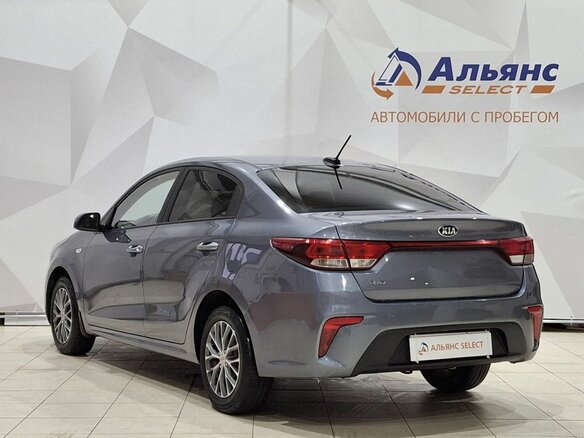 2020 Kia Rio IV, серый, 1325000 рублей - вид 4
