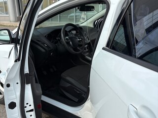 2013 Ford Focus III, белый, 590000 рублей, вид 3