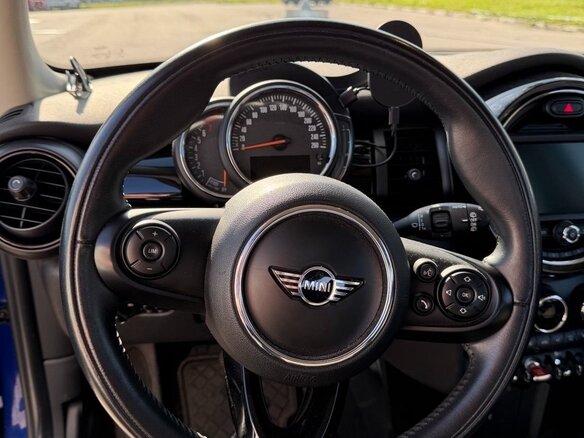 2018 Mini Hatch Cooper III (F55/F56) Рестайлинг, синий, 2050000 рублей - вид 6