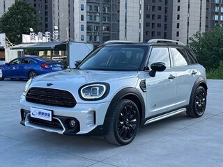 2022 Mini Countryman Cooper II Рестайлинг, белый, 2000000 рублей, вид 1