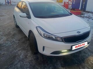 2018 Kia Cerato III Рестайлинг (Classic), белый, 1500000 рублей, вид 3