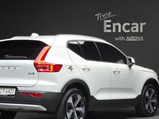 2022 Volvo XC40 I, белый, 4682885 рублей, вид 3