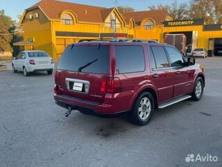 2005 Lincoln Navigator 6-speed II, красный, 700000 рублей, вид 3