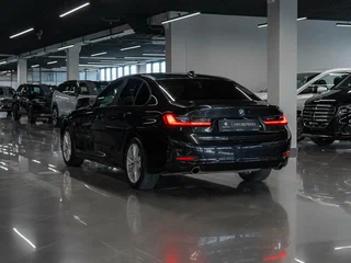 2021 BMW 3 серии 318i VII (G2x), чёрный, 2560000 рублей, вид 5