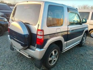 2009 Mitsubishi Pajero Mini II, серый, 815000 рублей, вид 3