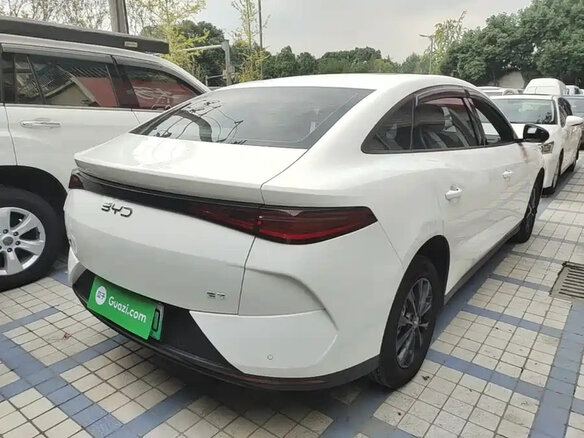 2025 BYD E7 57.6 kWh, белый, 1999111 рублей - вид 6