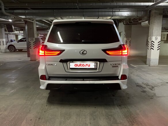 2017 Lexus LX 570 III Рестайлинг 2, белый, 7650000 рублей - вид 13
