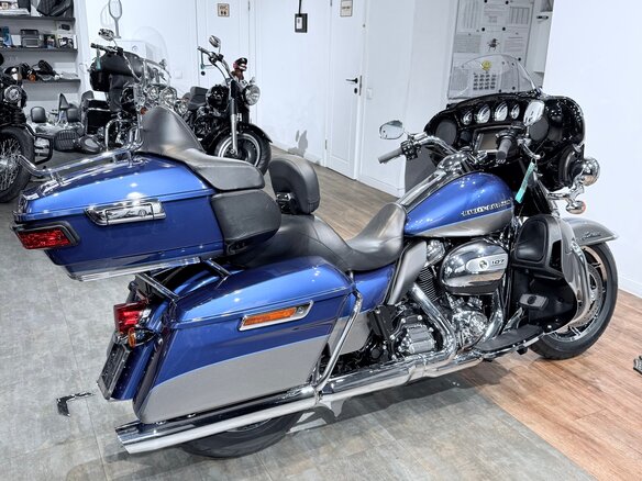 2017 Harley-Davidson Electra Glide, серебристый, 1799000 рублей - вид 4