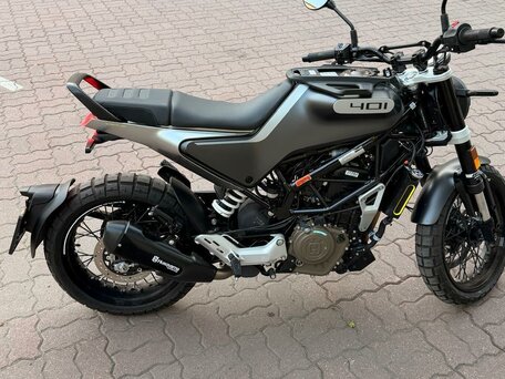 2021 Husqvarna Svartpilen 401, серый, 530000 рублей, вид 3