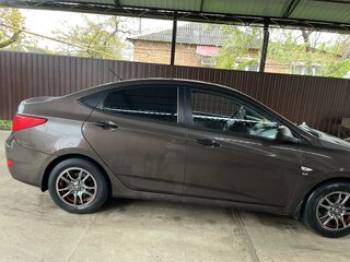 2015 Hyundai Solaris I Рестайлинг, коричневый, 920000 рублей, вид 4