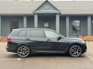 2021 BMW X7 40d I (G07), чёрный, 9590000 рублей, вид 4