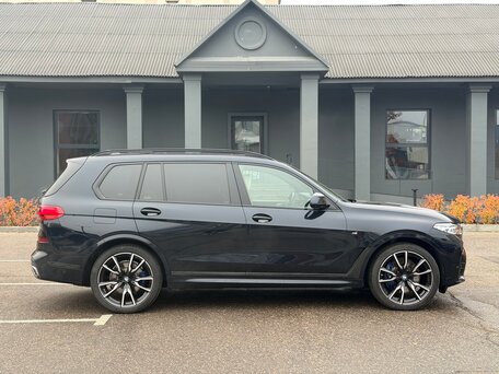 2021 BMW X7 40d I (G07), чёрный, 9590000 рублей, вид 4