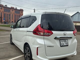 2018 Honda Freed II, белый, 1550000 рублей, вид 4
