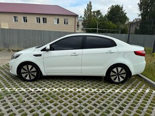 2014 Kia Rio 6-speed III, белый, 970000 рублей, вид 5