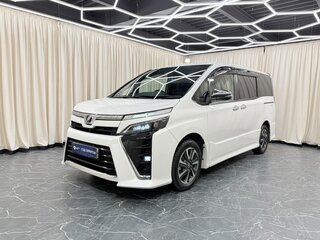 2019 Toyota Voxy III (R80) Рестайлинг, белый, 3049900 рублей, вид 2