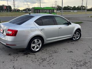 2017 Skoda Octavia III (A7) Рестайлинг, серебристый, 2200000 рублей, вид 3