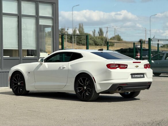 2019 Chevrolet Camaro VI Рестайлинг, белый, 2250000 рублей - вид 26