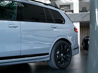 2022 BMW X7 40d I (G07) Рестайлинг, серый, 13100000 рублей, вид 4