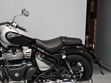 2026 Royal Enfield Super Meteor, серый, 773000 рублей, вид 4