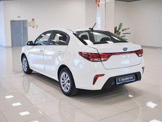 2018 Kia Rio IV, белый, 730000 рублей, вид 4