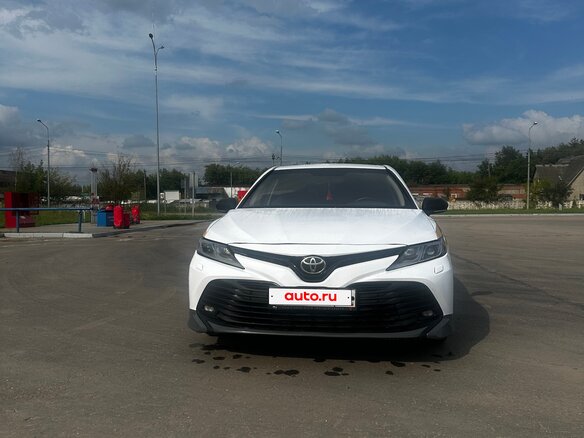 2021 Toyota Camry VIII (XV70), белый, 1900000 рублей