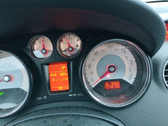 2016 Peugeot 408 I, серый, 750000 рублей - вид 4