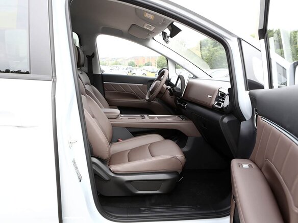 2026 Wuling Starlight 730, серебристый, 2430000 рублей - вид 6