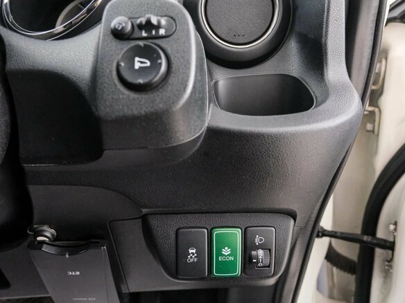 2011 Honda Fit Shuttle I, белый, 899000 рублей - вид 2