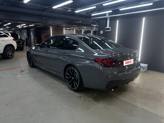 2021 BMW 5 серии 530i xDrive VII (G30/G31/G38) Рестайлинг, серый, 5599999 рублей, вид 3