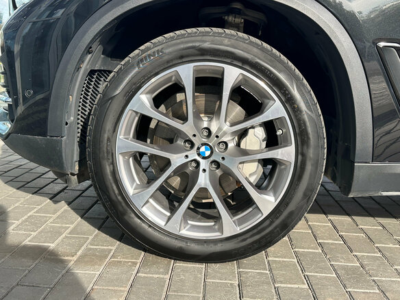 2021 BMW X5 25d IV (G05/G18), чёрный, 5290000 рублей - вид 9