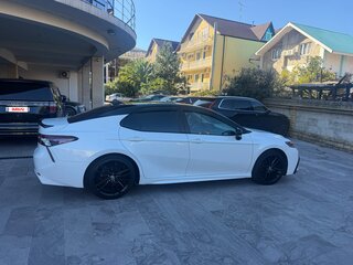 2020 Toyota Camry US Market VIII (XV70) Рестайлинг, белый, 2800000 рублей, вид 3