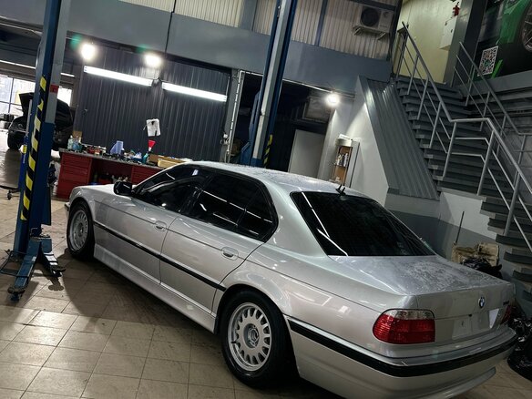 1999 BMW 7 серии 735i III (E38) Рестайлинг, серебристый, 1400000 рублей - вид 19