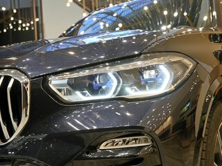 2021 BMW X5 40i IV (G05/G18), чёрный, 7890000 рублей, вид 2
