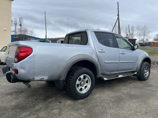 2014 Mitsubishi L200 IV Рестайлинг, серебристый, 890000 рублей, вид 1