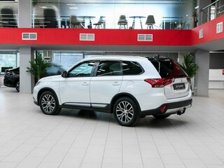 2017 Mitsubishi Outlander III Рестайлинг 2, белый, 1650000 рублей, вид 4