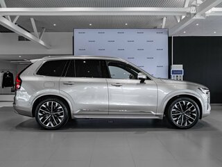2026 Volvo XC90 B5 II Рестайлинг 2, серый, 12750000 рублей, вид 4