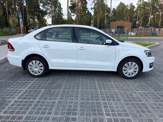 2017 Volkswagen Polo V Рестайлинг, белый, 1080000 рублей, вид 2