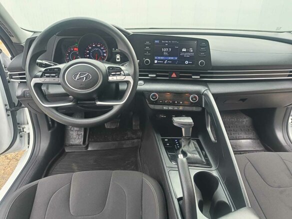 2020 Hyundai Elantra VII (CN7), белый, 1920000 рублей - вид 8