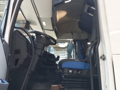 2023 Volvo FH, белый, 12500000 рублей, вид 5