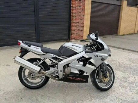 2002 Kawasaki ZX-6R Ninja, серебристый, 450000 рублей, вид 4