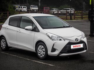 2017 Toyota Vitz III (XP130) Рестайлинг 2, белый, 879000 рублей, вид 4