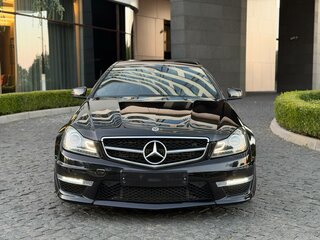 2012 Mercedes-Benz C-Класс AMG 63 AMG III (W204) Рестайлинг, чёрный, 3400000 рублей, вид 2