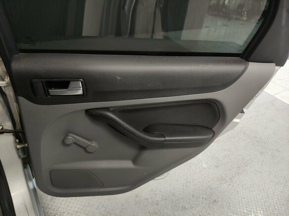 2010 Ford Focus II Рестайлинг, серебристый, 475000 рублей - вид 16